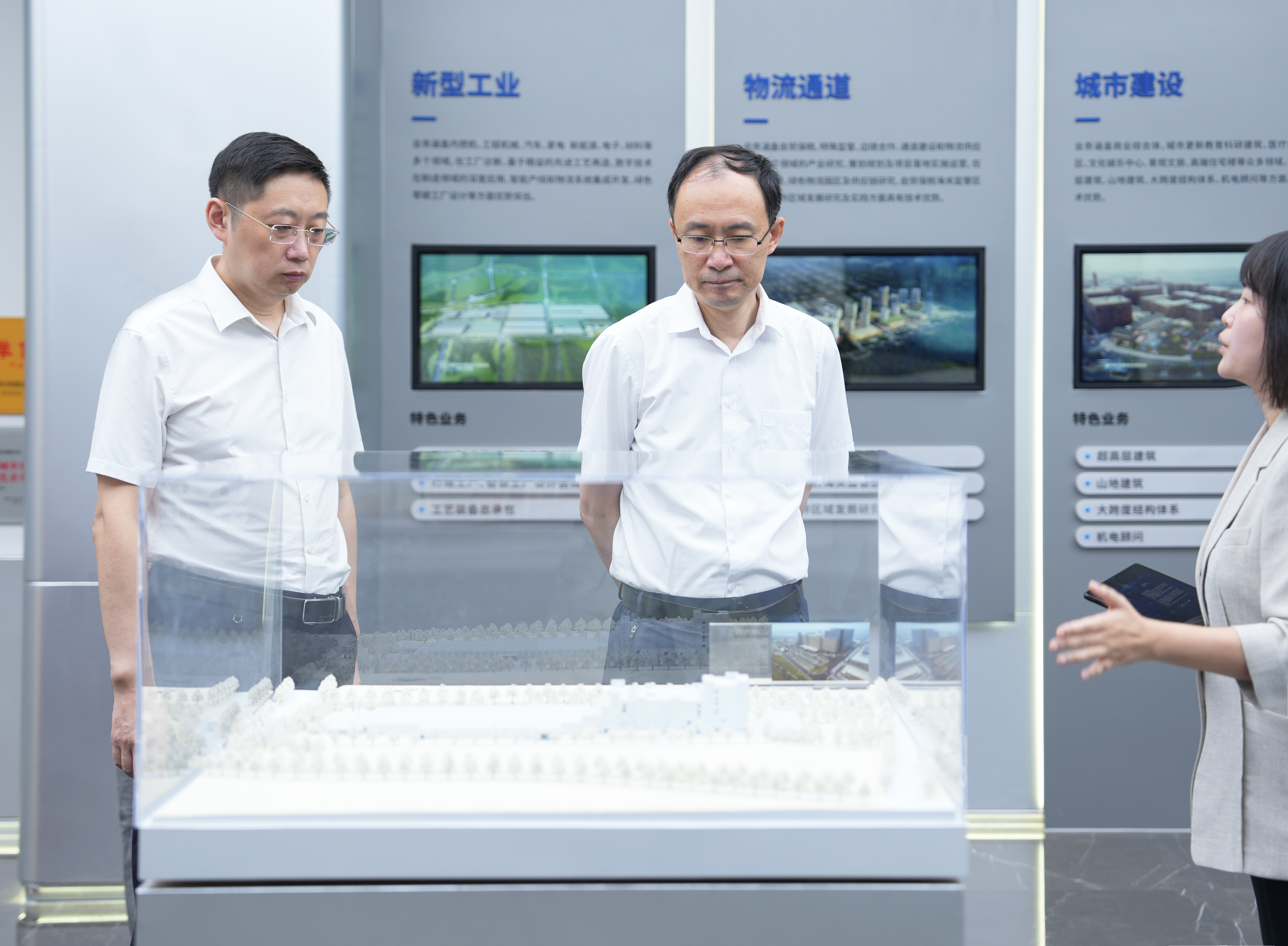 參觀展廳.jpg